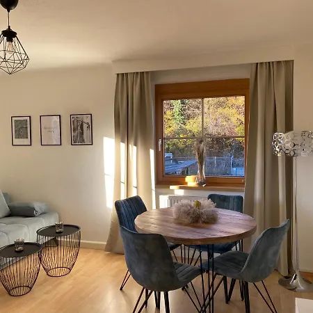 Gemuetliche Mit Gartenblick 아파트