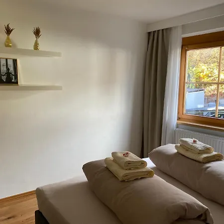 Gemuetliche Mit Gartenblick インスブルック